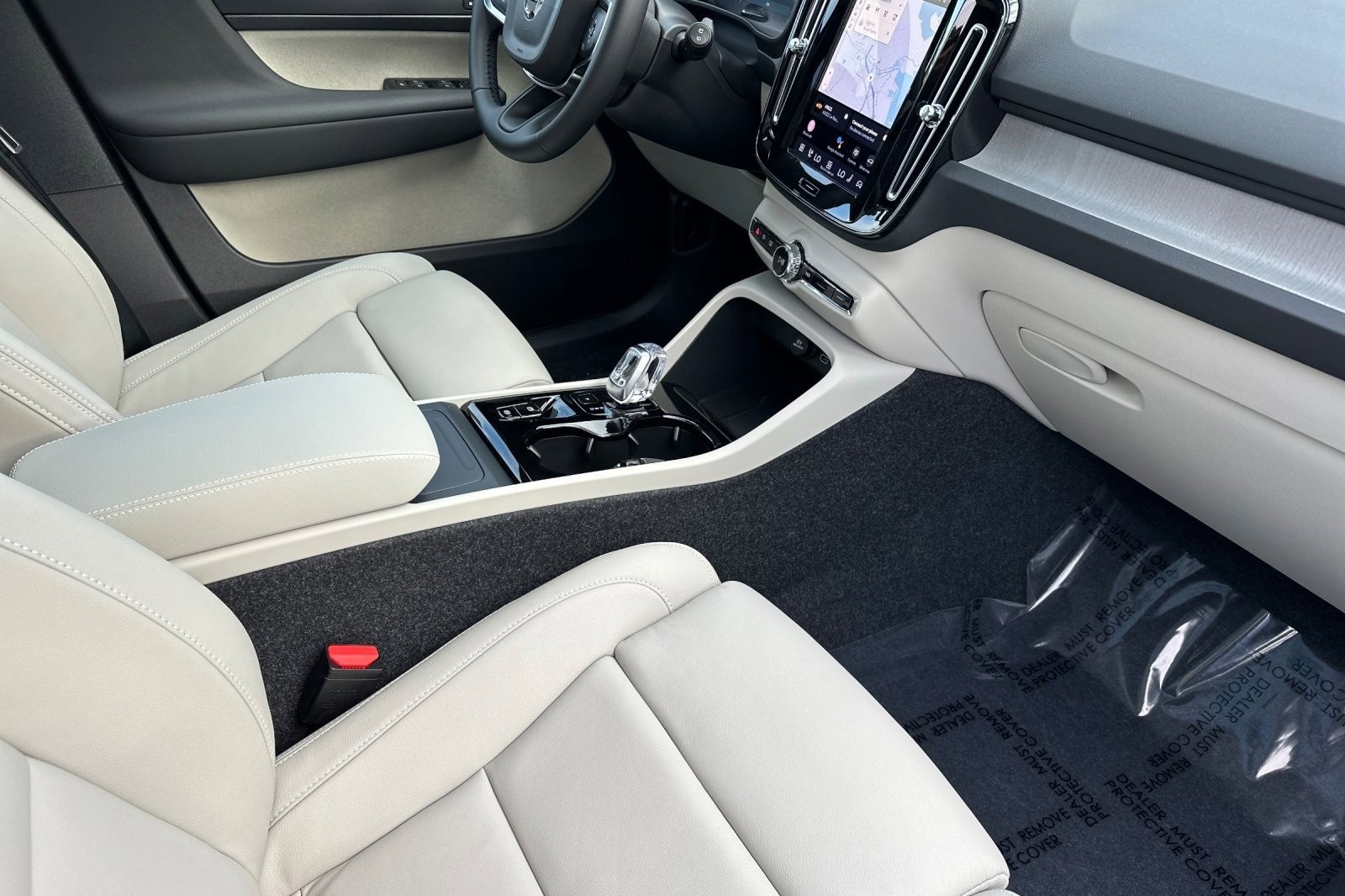 New 2026 Volvo XC40 B5 Plus w/ Protection Package Premier image 18