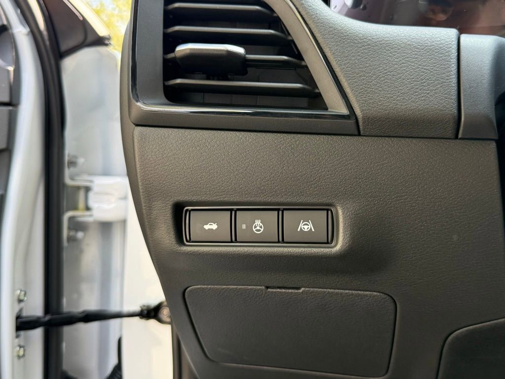 New 2026 Nissan Sentra SR w/ SR Premium Package FWD image 16