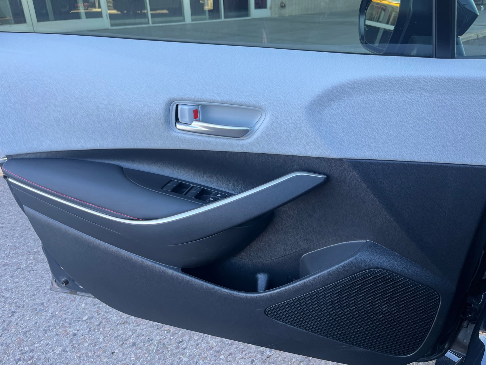 Used 2025 Toyota Corolla SE image 13