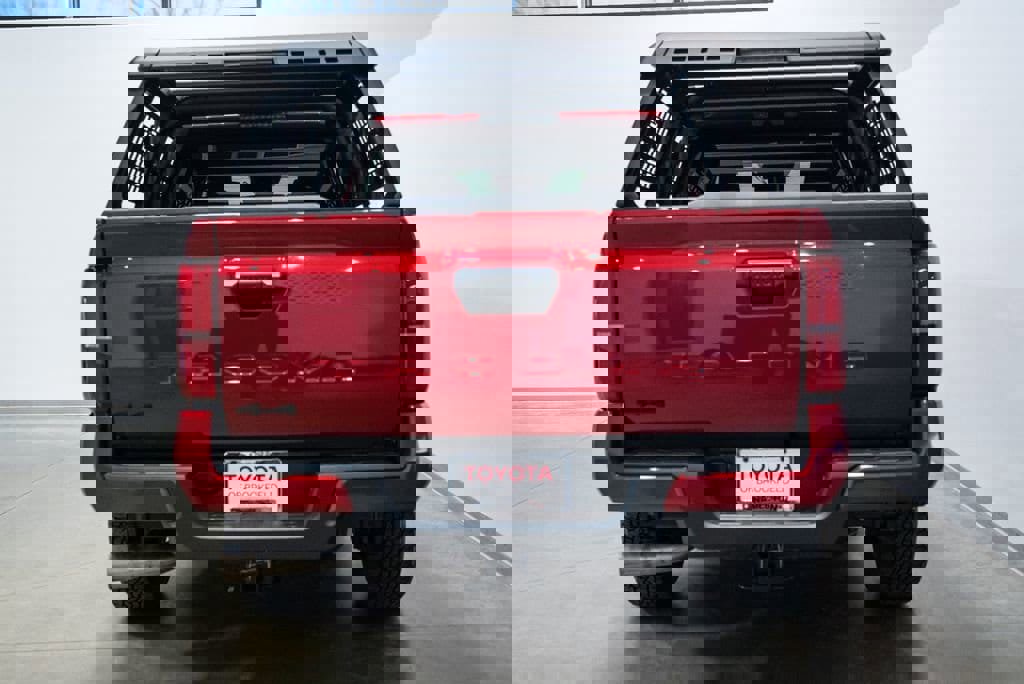 Certified 2025 Toyota Tacoma TRD Off-Road image 8