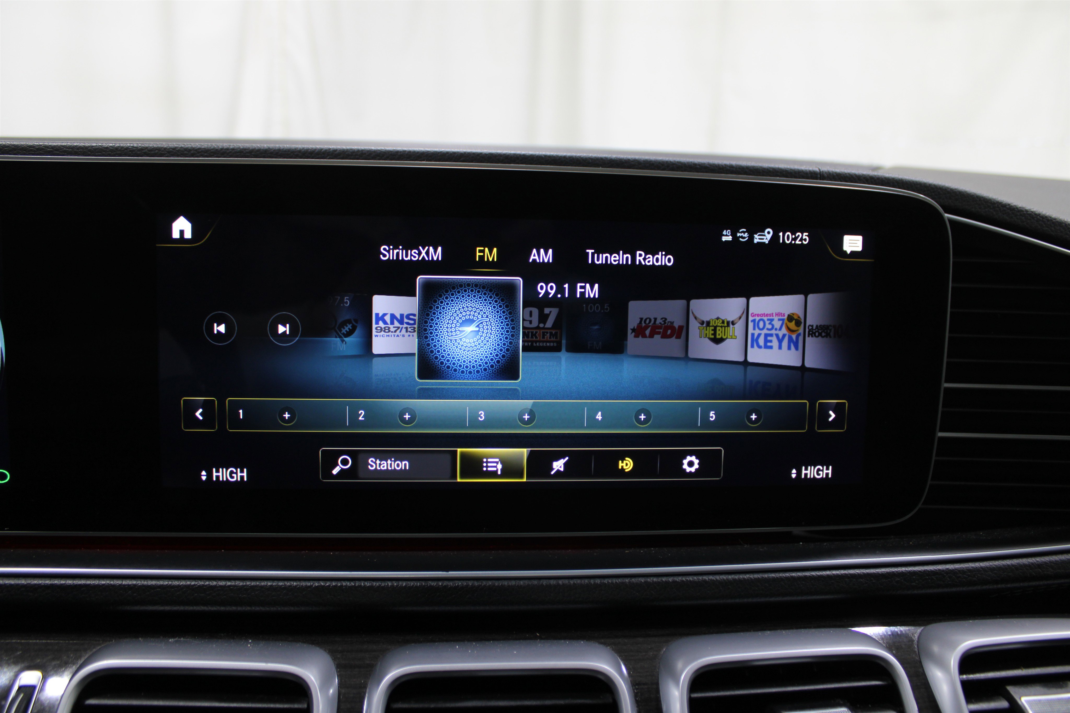 Used 2022 Mercedes-Benz GLS 450 4MATIC image 15