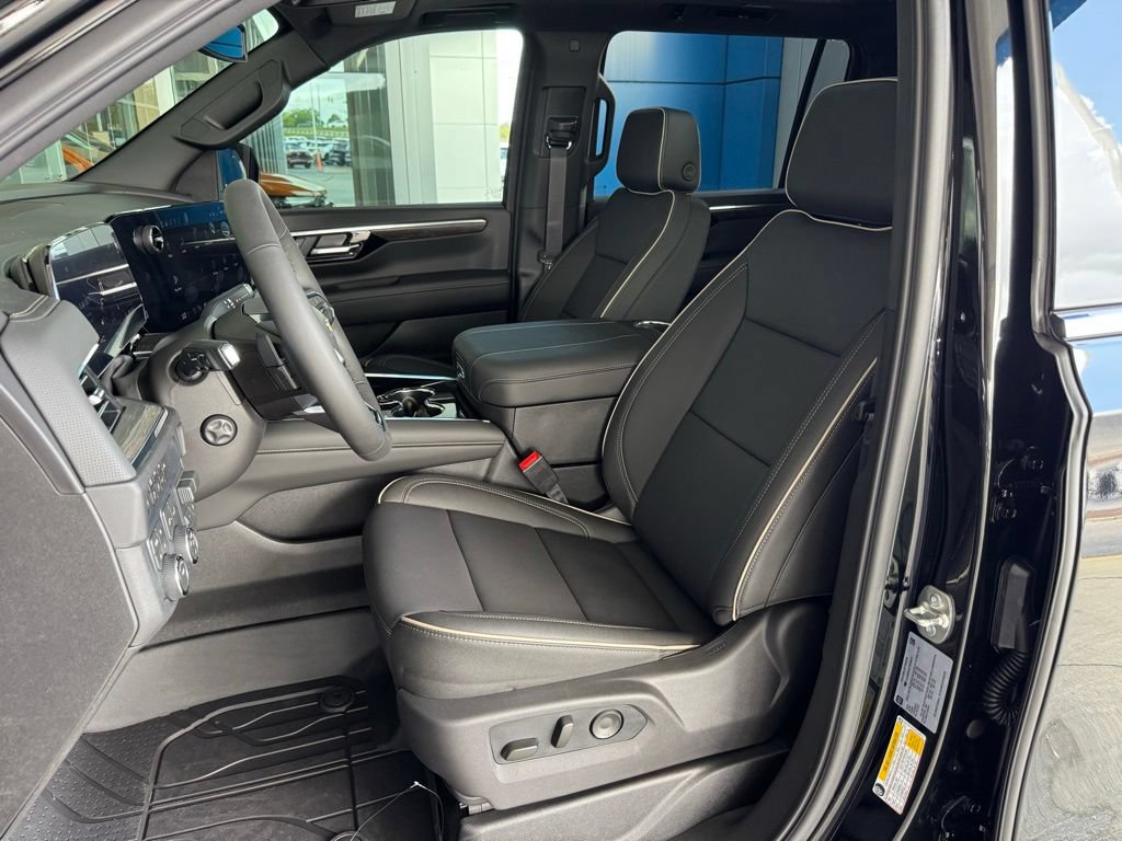 New 2026 Chevrolet Suburban Premier w/ Sun And Tow Package AWD/4WD image 19