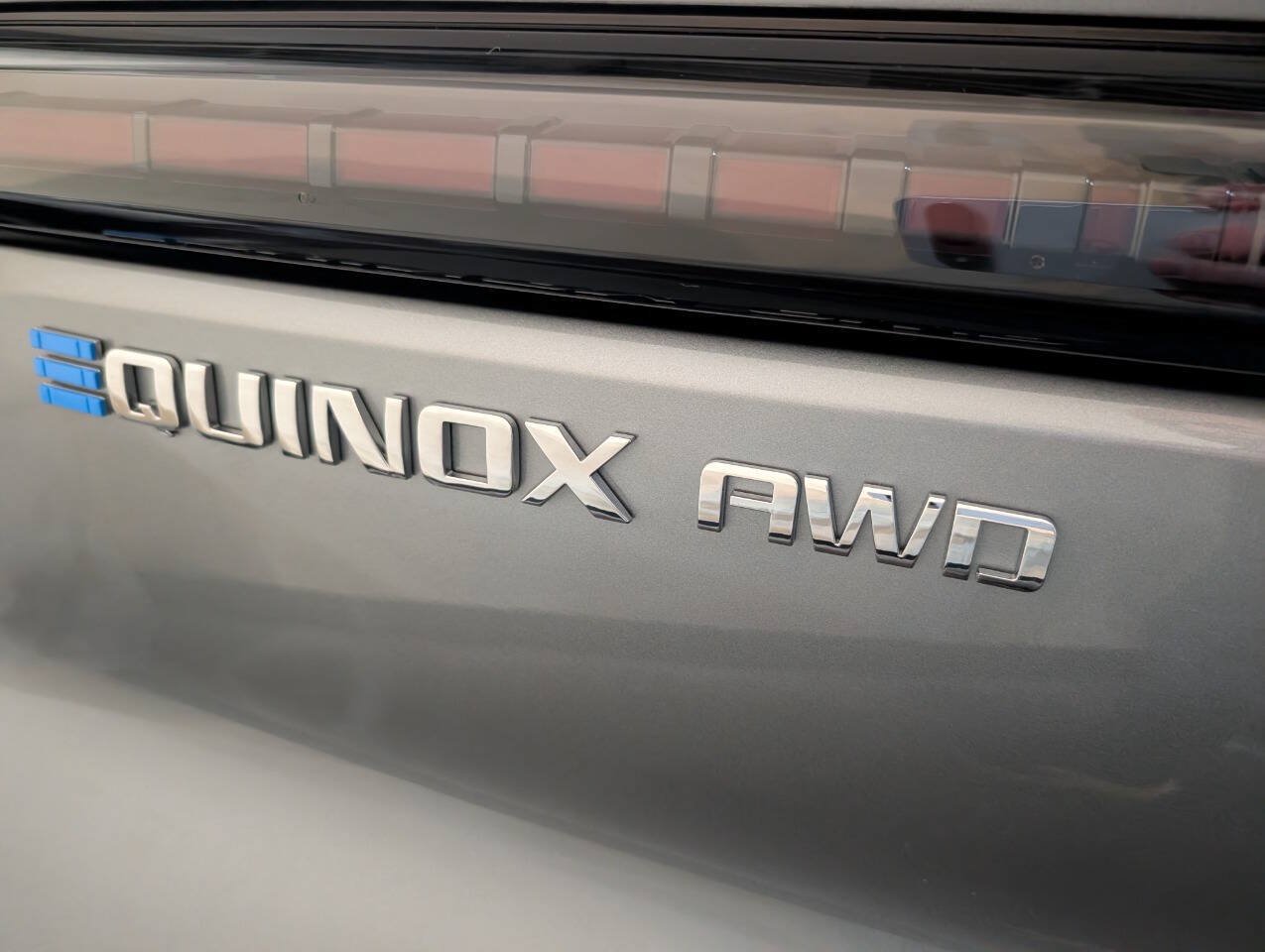 Used 2024 Chevrolet Equinox EV LT AWD/4WD image 3