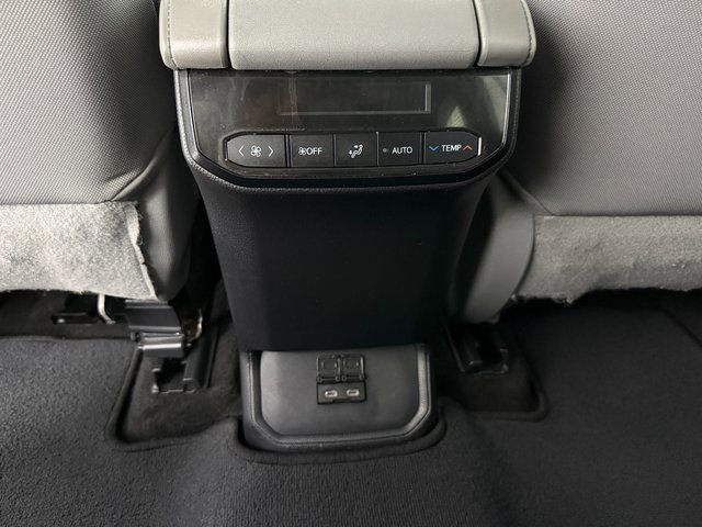 Used 2023 Toyota Highlander L FWD image 33