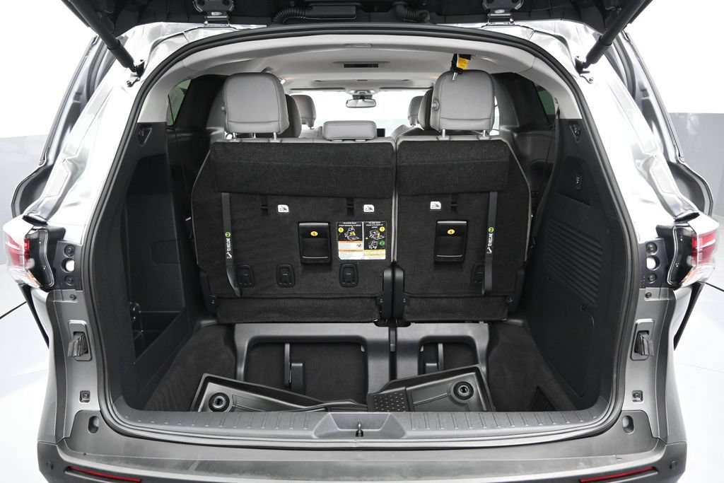 Used 2026 Toyota Sienna XLE FWD image 12
