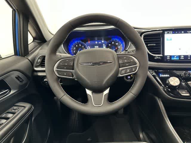 Used 2026 Chrysler Pacifica Limited FWD image 15