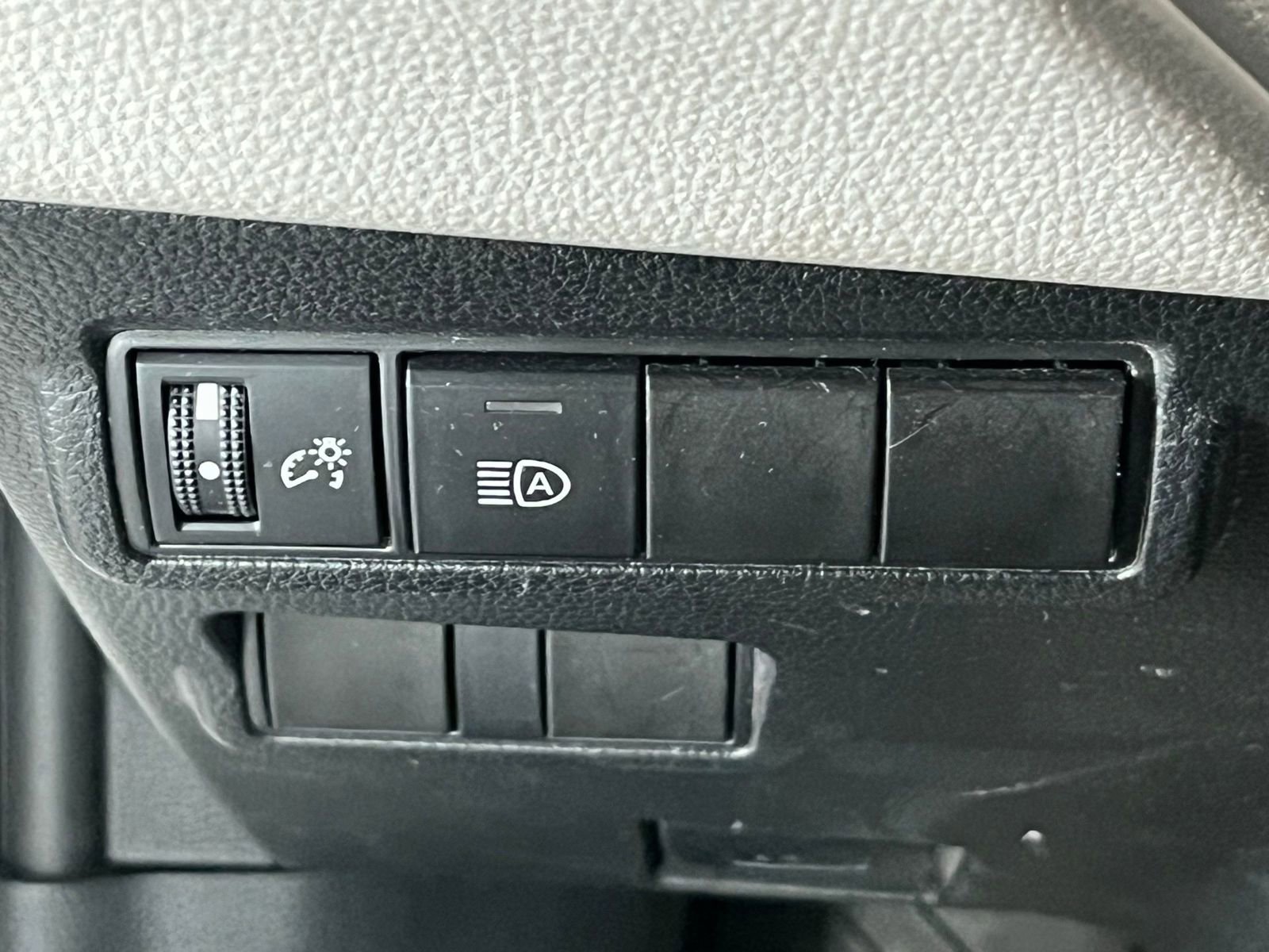 Used 2023 Toyota Corolla Cross L AWD/4WD image 25