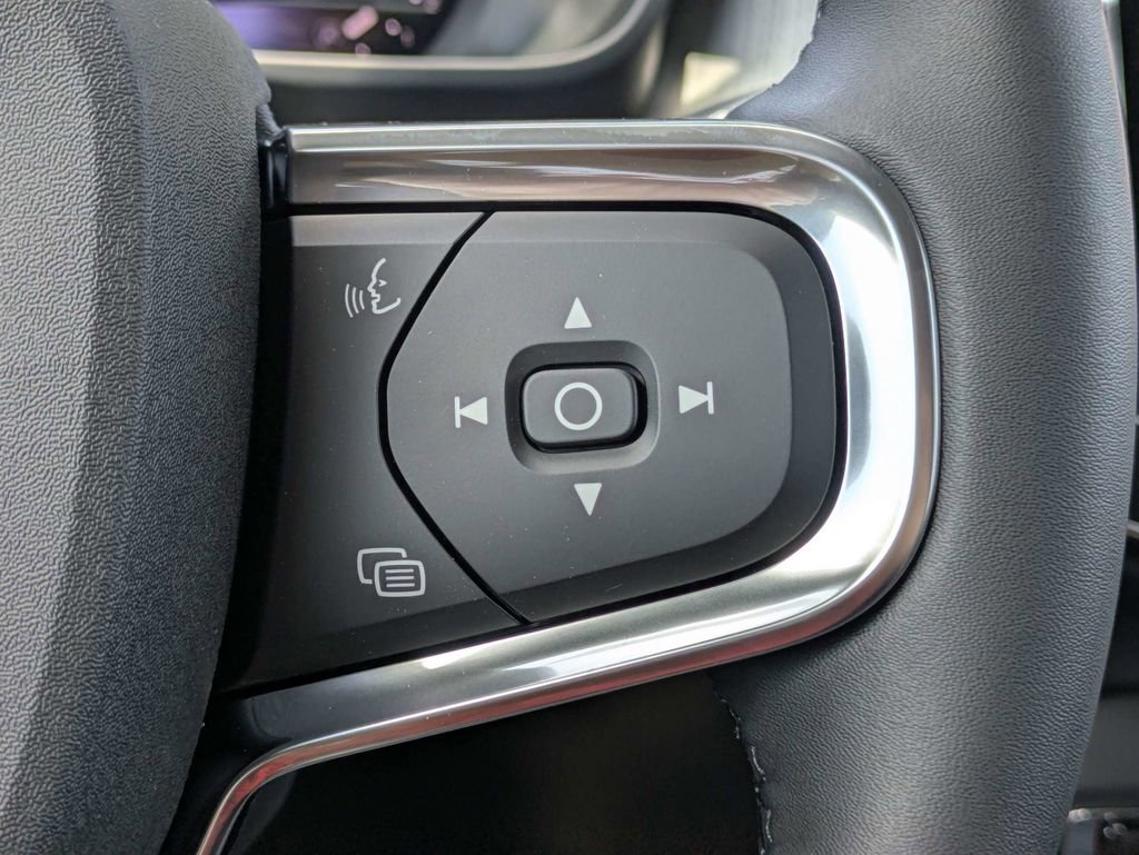 New 2026 Volvo XC40 B5 Core AWD/4WD image 33