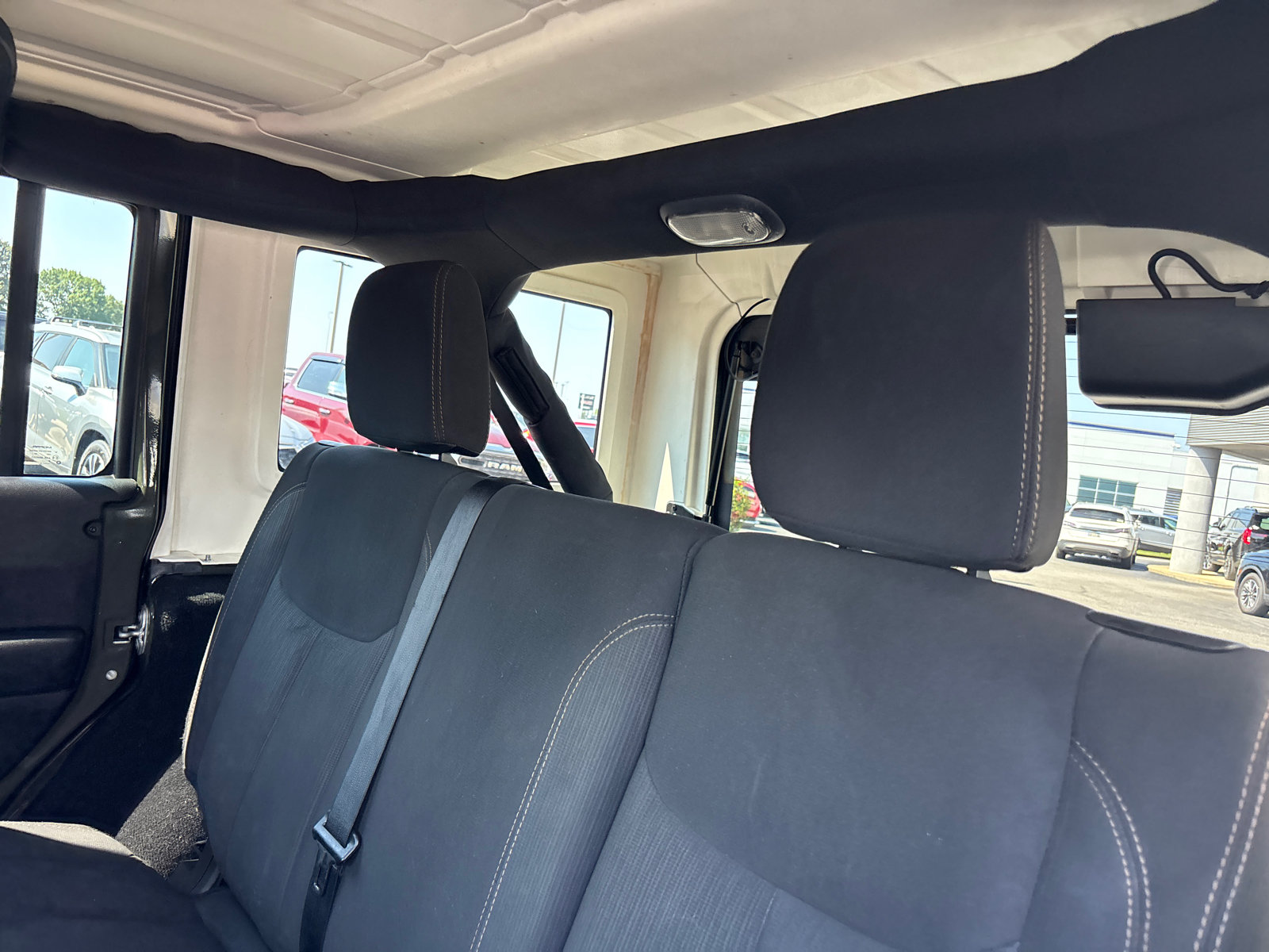 Used 2015 Jeep Wrangler Unlimited Sahara w/ Connectivity Group AWD/4WD image 21