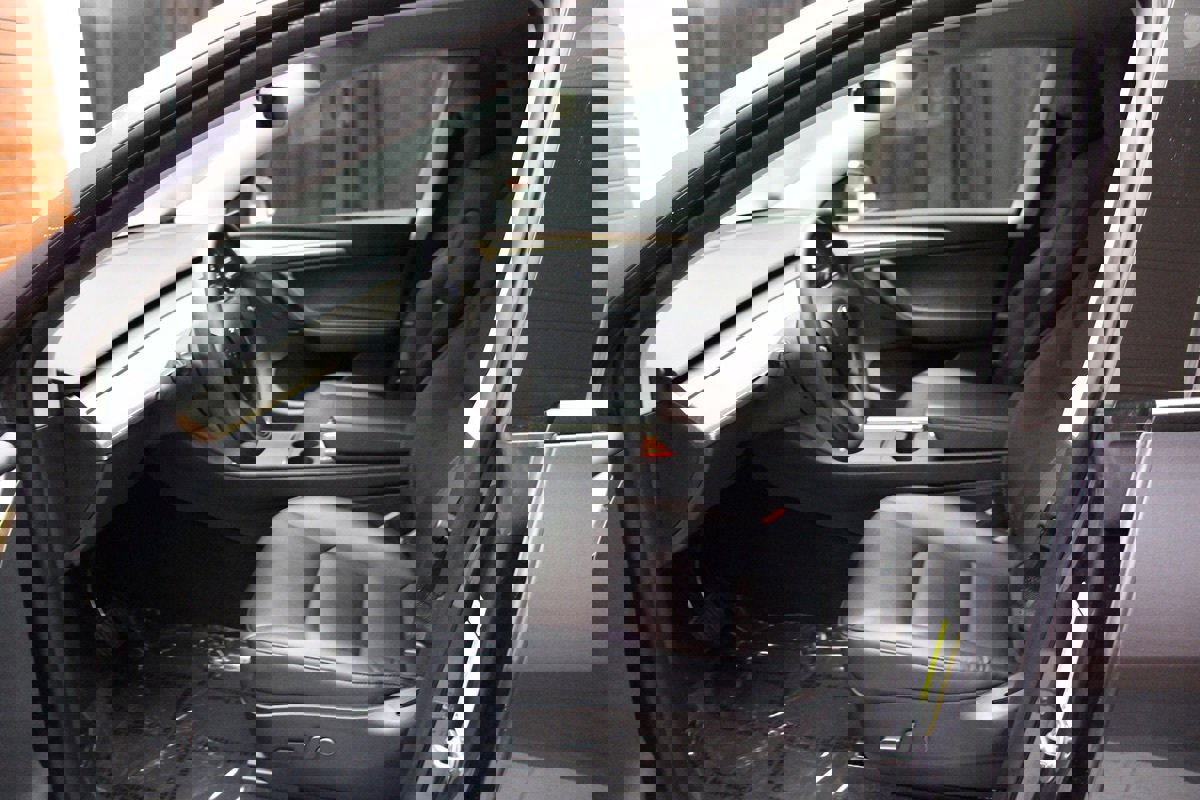 Used 2022 Tesla Model Y Long Range image 10