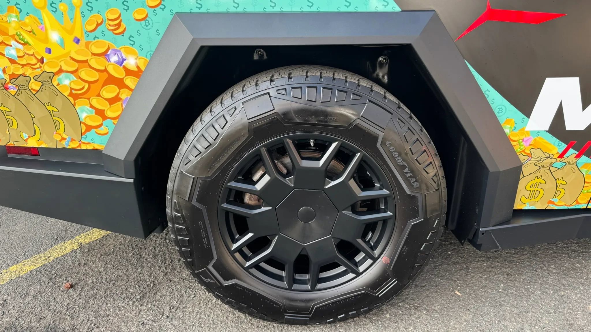 Used 2024 Tesla Cybertruck AWD Crew Cab image 36