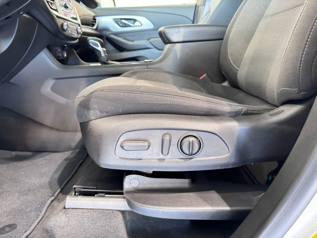 Certified 2022 Chevrolet Traverse LT w/ LPO, Floor Liner Package image 22
