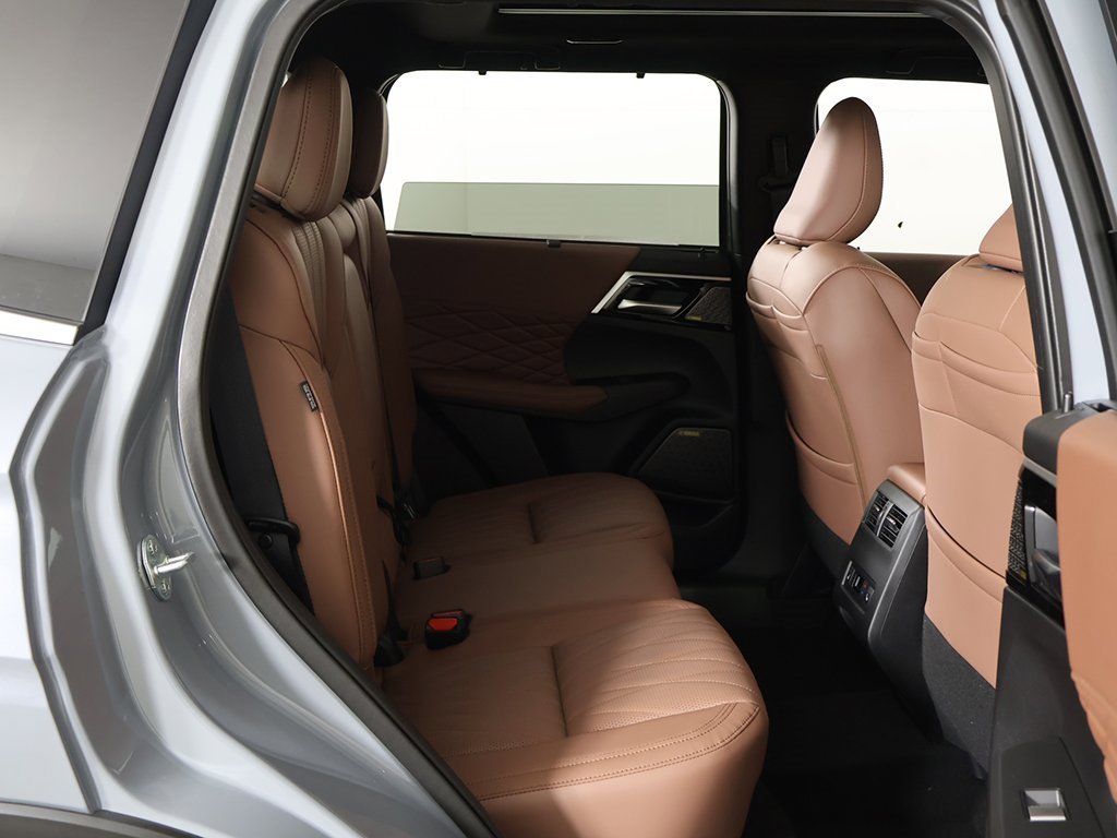 New 2025 Mitsubishi Outlander SEL image 36