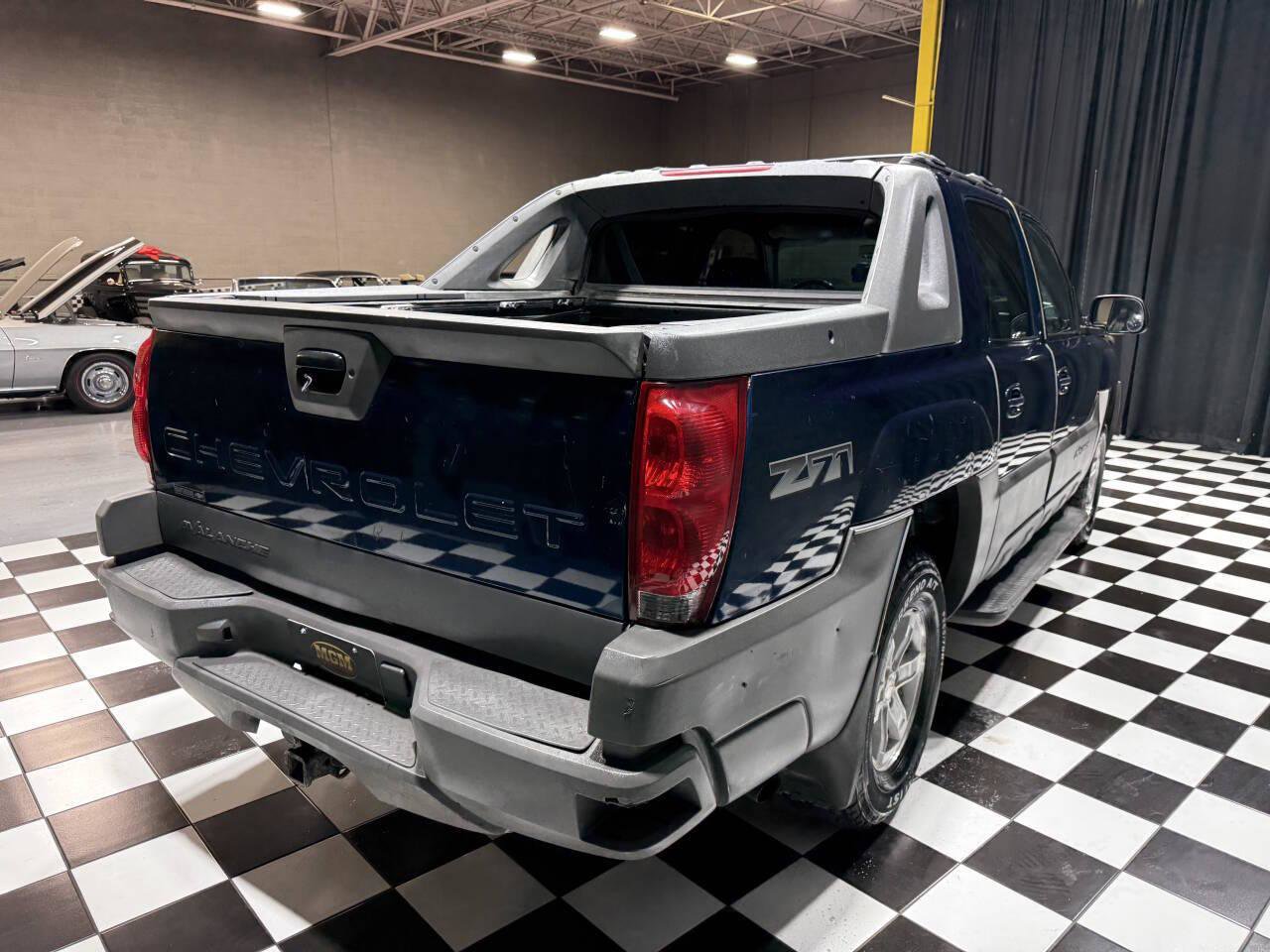 Used 2002 Chevrolet Avalanche 1500 4dr 4WD Crew Cab SB w/ Off-Road Suspension Pkg image 8