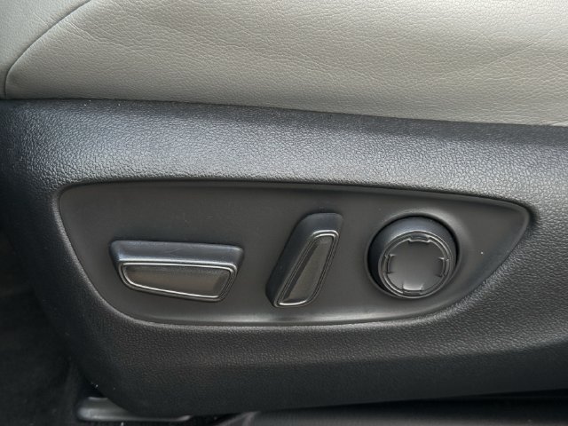 Used 2025 Toyota Sienna XLE FWD image 28
