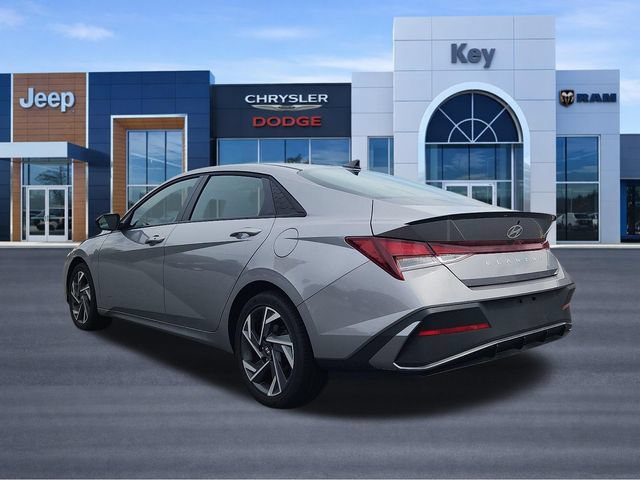 Used 2025 Hyundai Elantra Sport w/ Cargo Package FWD image 4