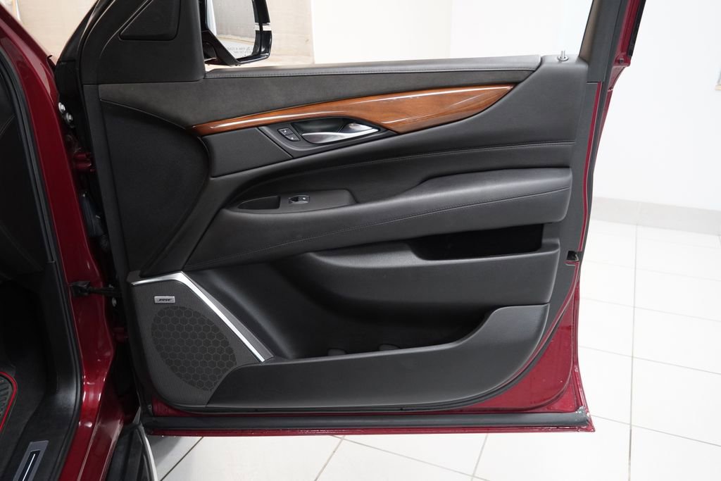 Used 2017 Cadillac Escalade ESV Luxury image 31