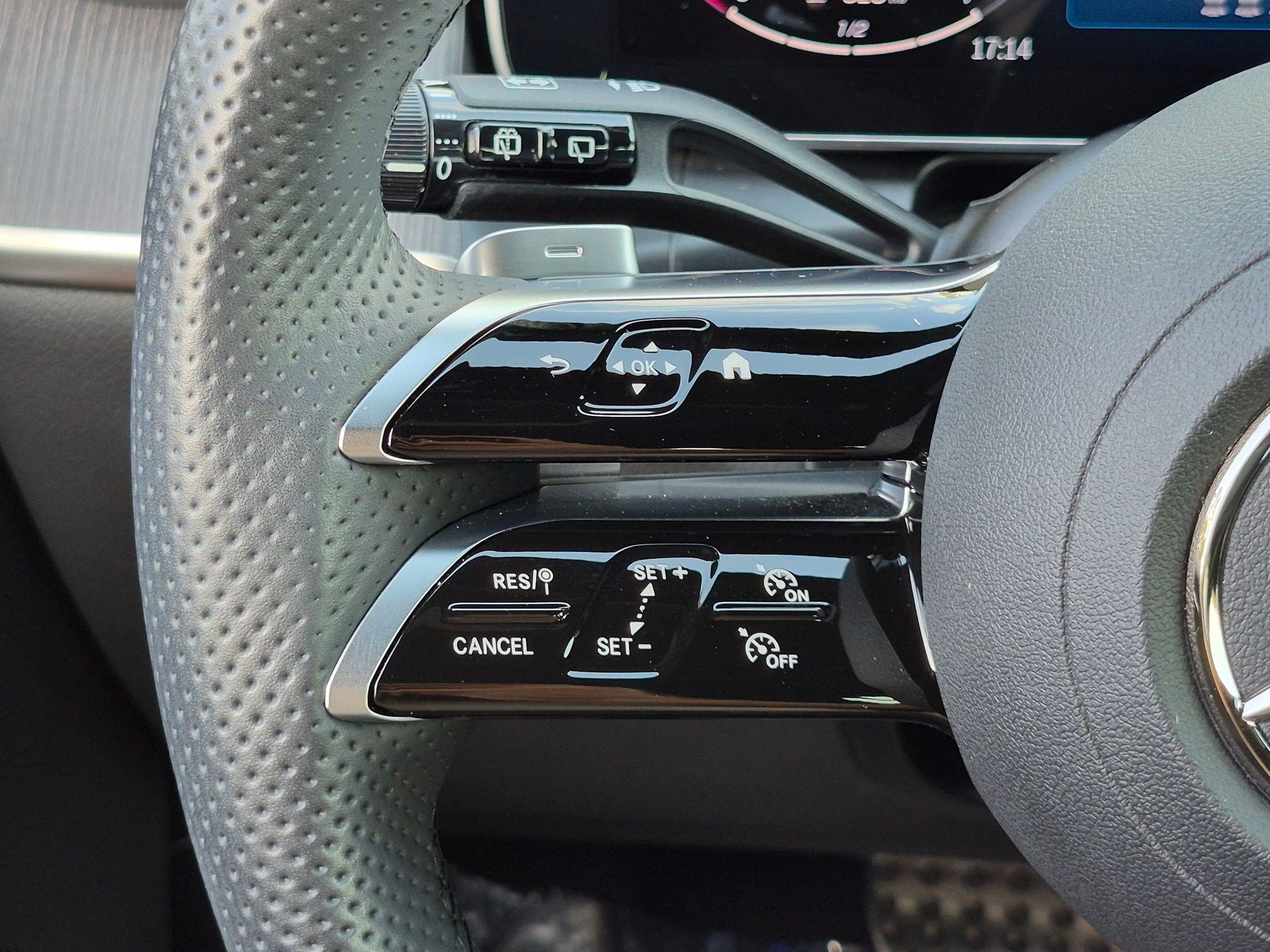 Used 2025 Mercedes-Benz GLC 300 4MATIC image 19