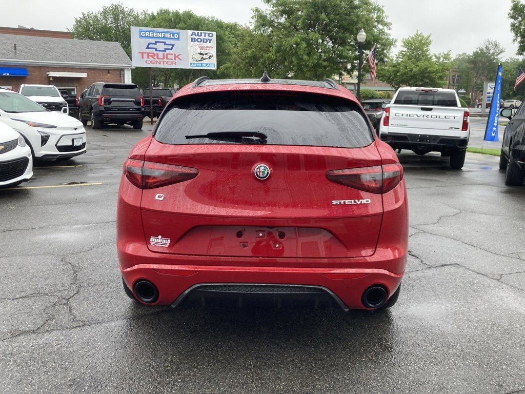 Used 2022 Alfa Romeo Stelvio Veloce image 6