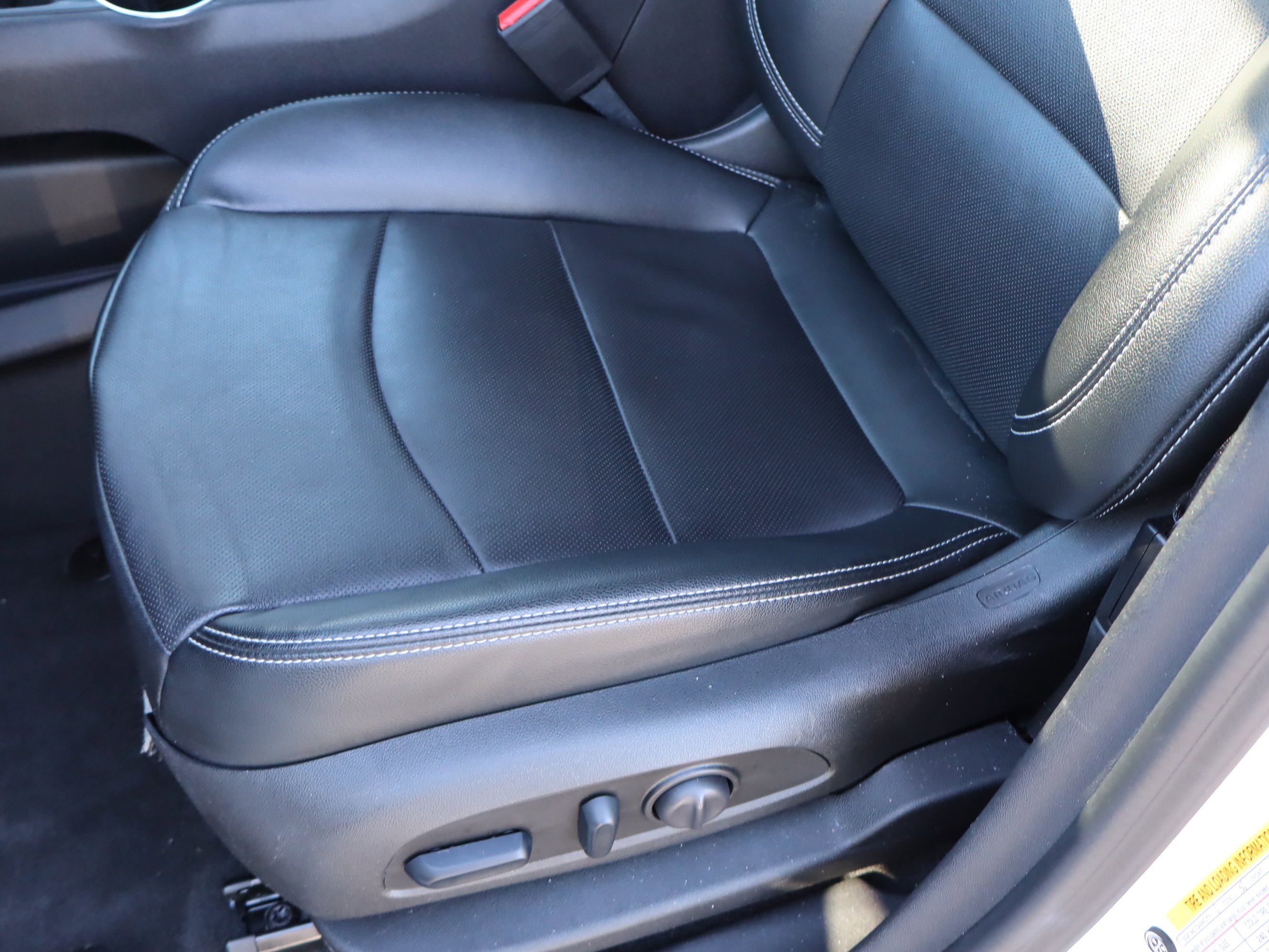 Certified 2024 GMC Terrain SLT image 17