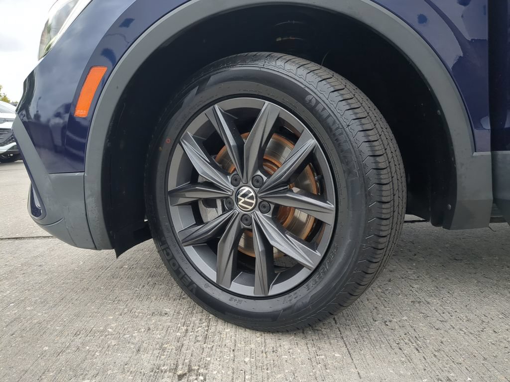 Certified 2022 Volkswagen Tiguan SE FWD image 33
