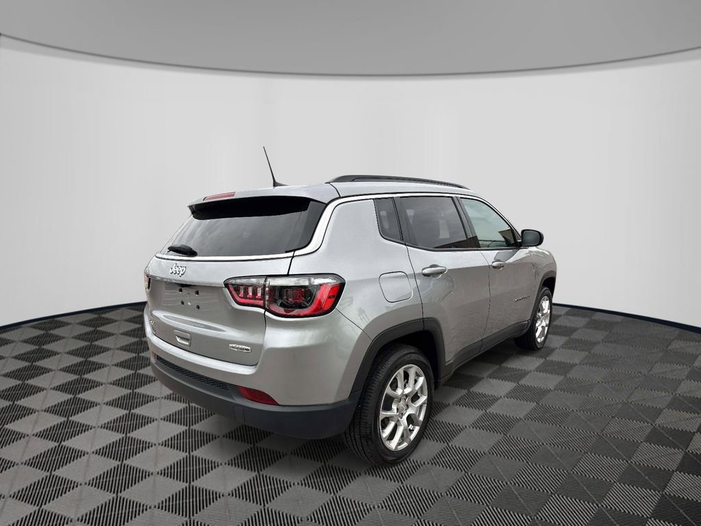 Used 2023 Jeep Compass Latitude w/ Sun and Sound Group AWD/4WD image 5