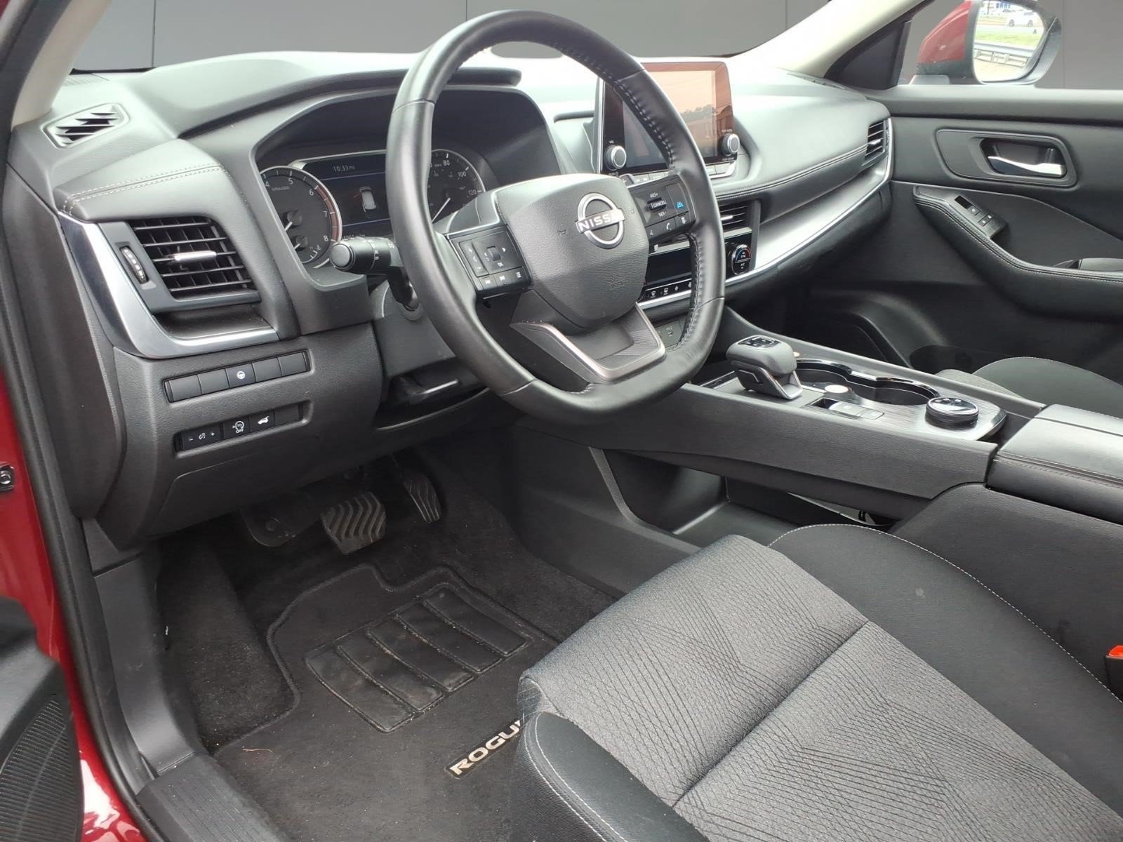 Used 2025 Nissan Rogue SV AWD/4WD image 10