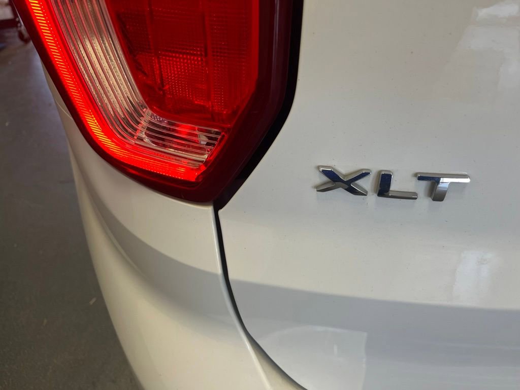 Used 2019 Ford Explorer XLT w/ Equipment Group 202A AWD/4WD image 8