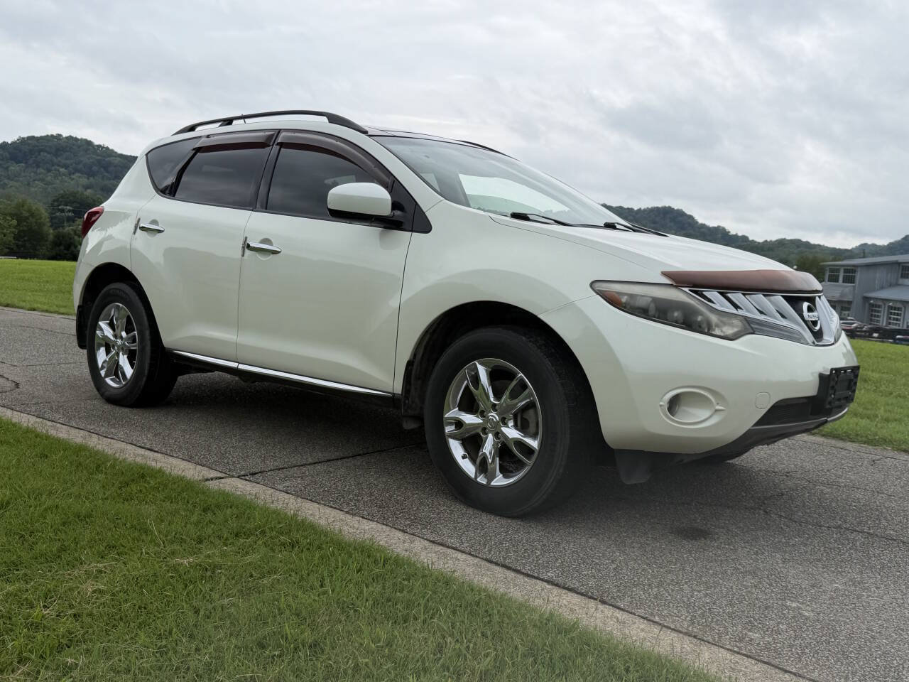 Used 2009 Nissan Murano SL w/ Technology Pkg FWD image 3