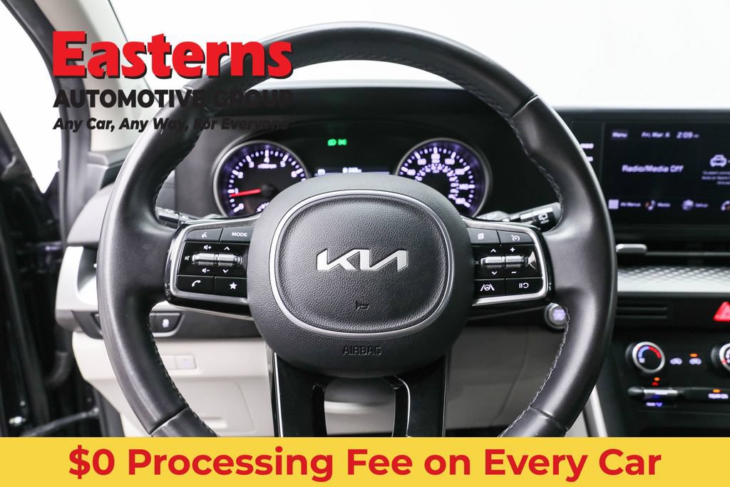 Used 2024 Kia Carnival LX FWD image 10