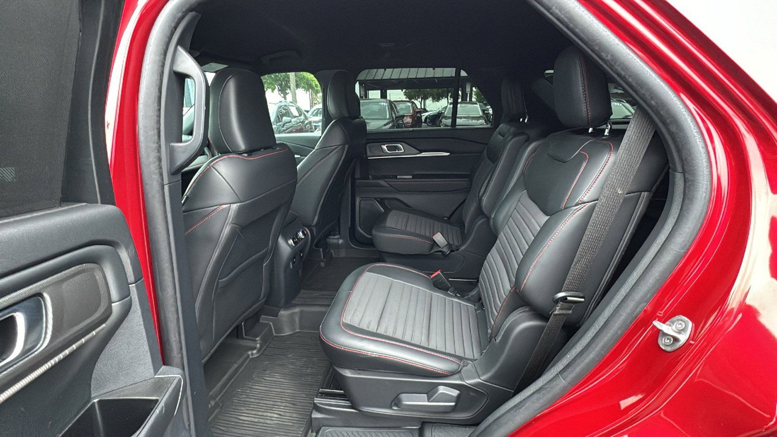 Used 2025 Ford Explorer ST-Line w/ Premium Package image 16