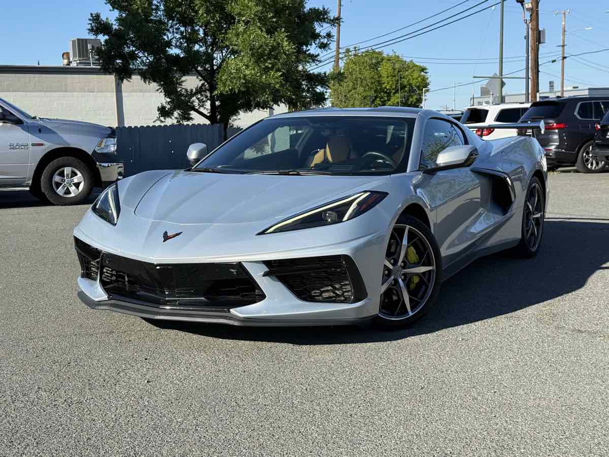 Used 2022 Chevrolet Corvette Stingray Premium Cpe w/ Z51 Performance Package RWD image 3
