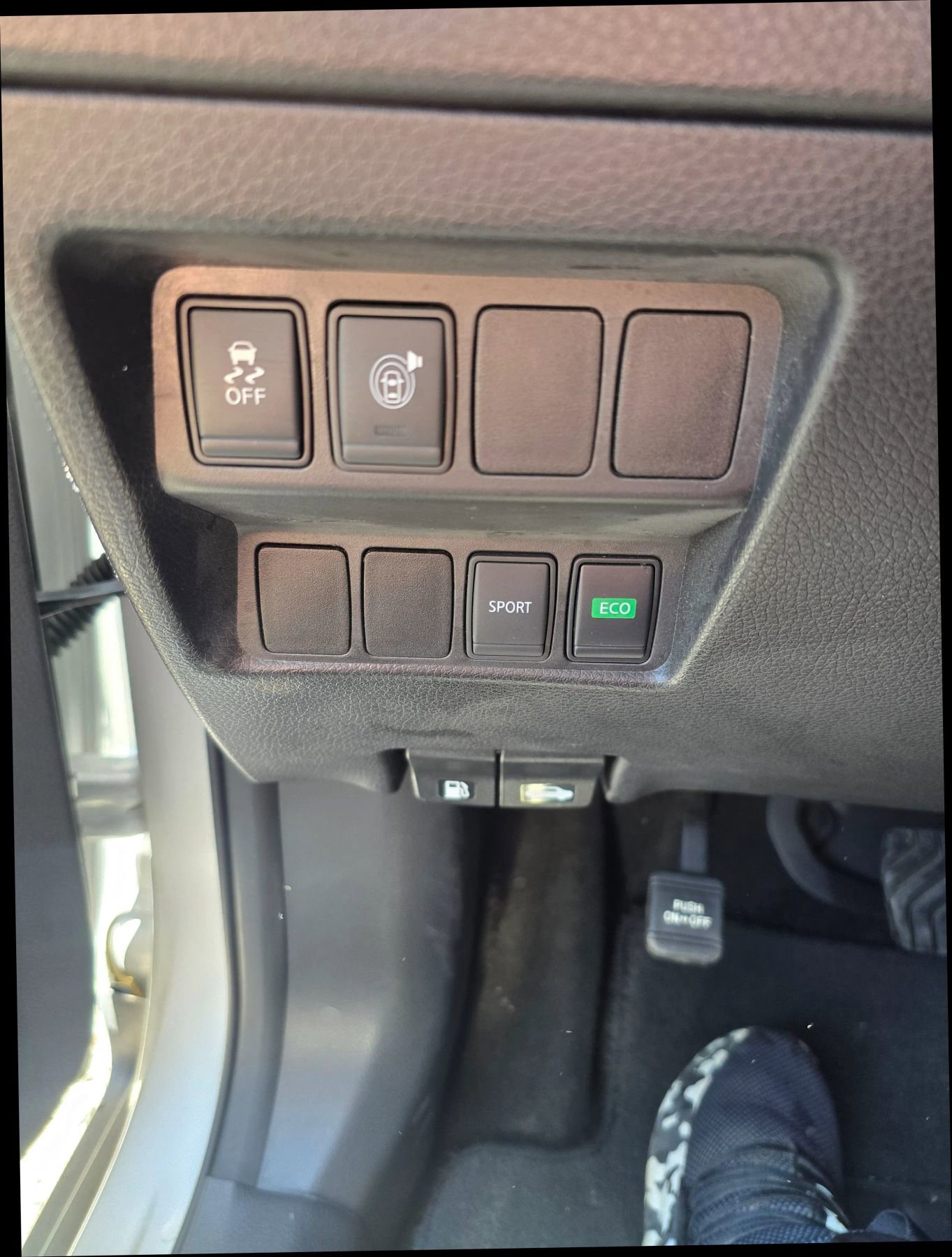 Used 2017 Nissan Rogue SV FWD image 26