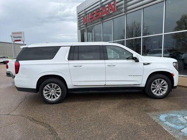 Used 2021 GMC Yukon XL SLT w/ SLT Premium Package image 3