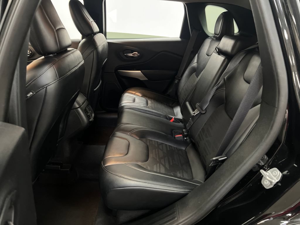 Used 2022 Jeep Cherokee Latitude w/ Sun & Sound Group AWD/4WD image 27