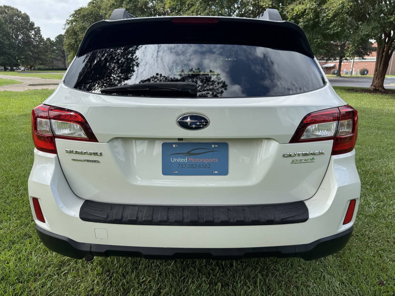 Used 2015 Subaru Outback 2.5i Premium AWD/4WD image 8