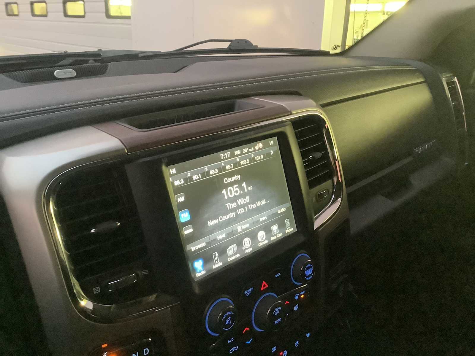 Used 2017 RAM 1500 Laramie image 18