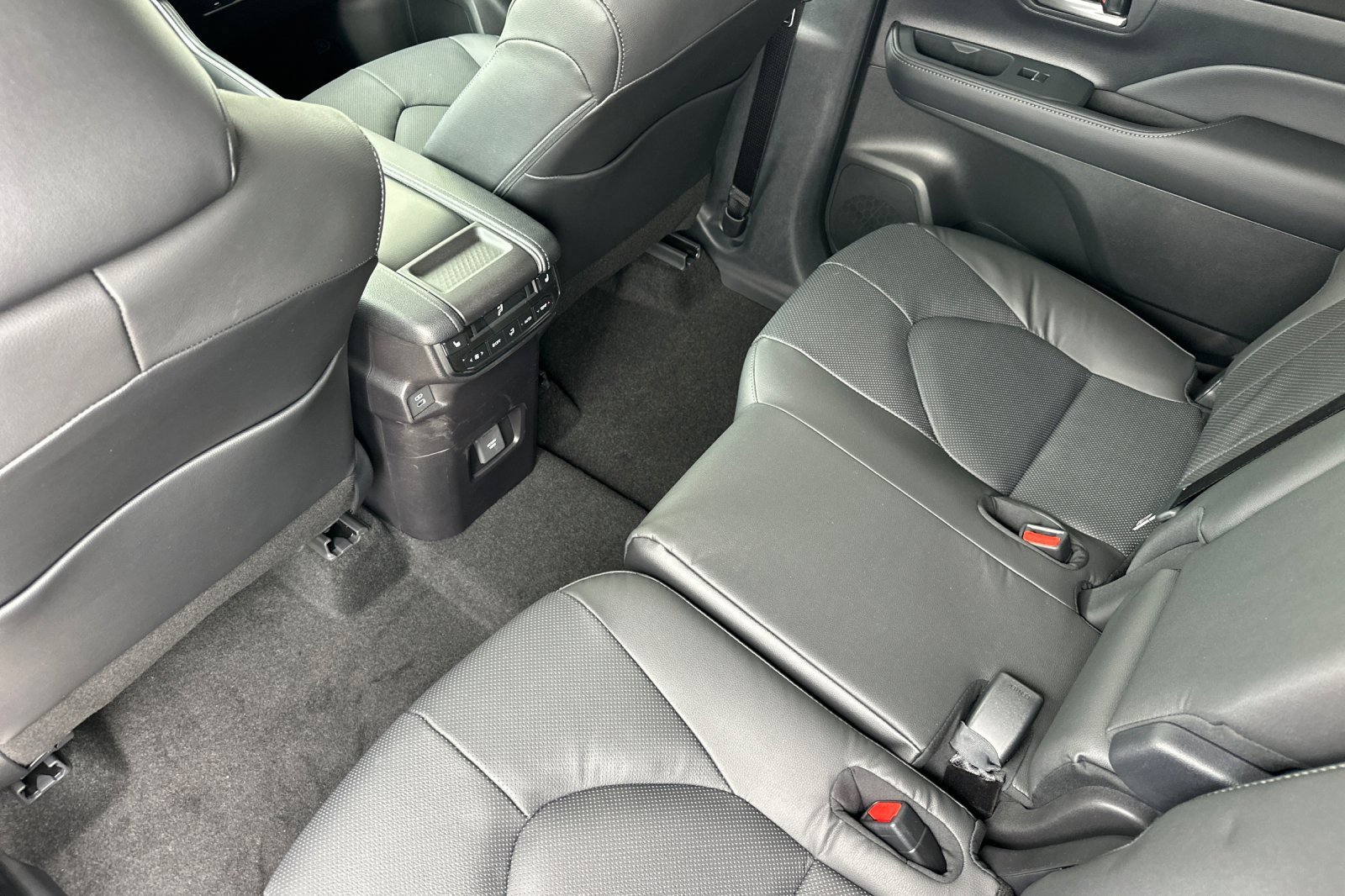 New 2026 Toyota Grand Highlander AWD image 9
