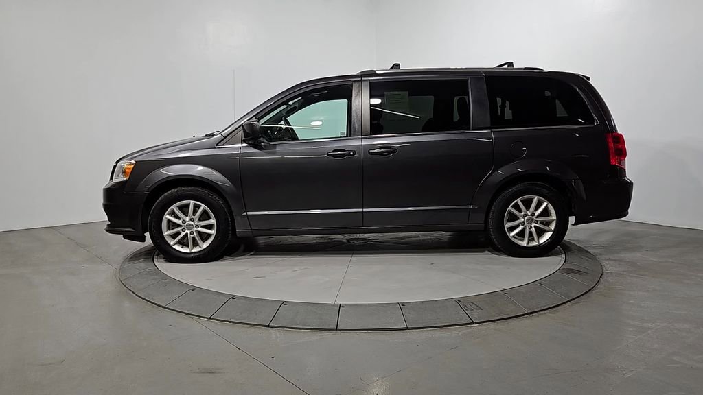 Used 2018 Dodge Grand Caravan SXT image 2