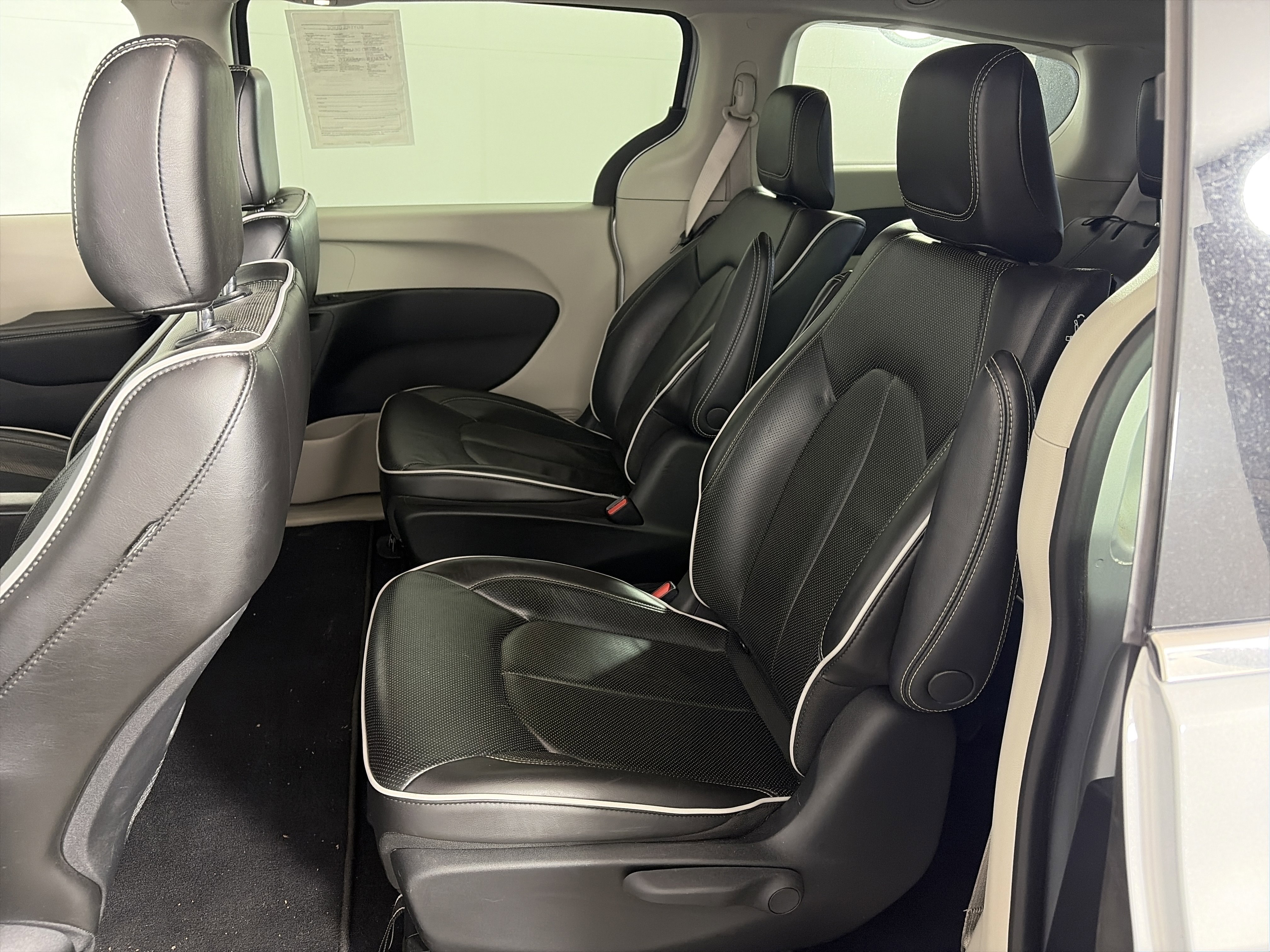 Used 2022 Chrysler Pacifica Limited image 7