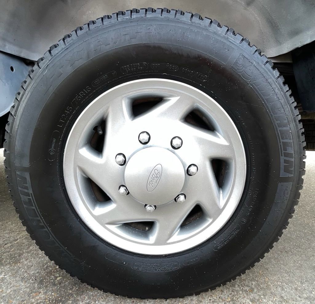 Used 2009 Ford E-350 and Econoline 350 XLT image 11