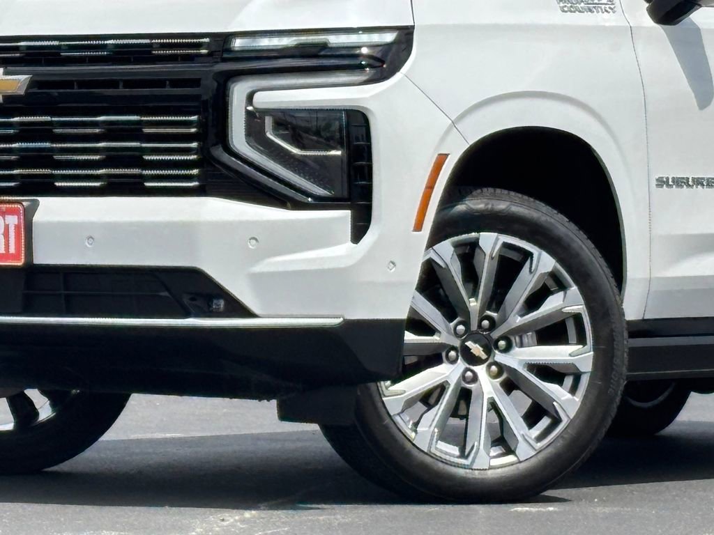 Used 2025 Chevrolet Suburban High Country AWD/4WD image 2
