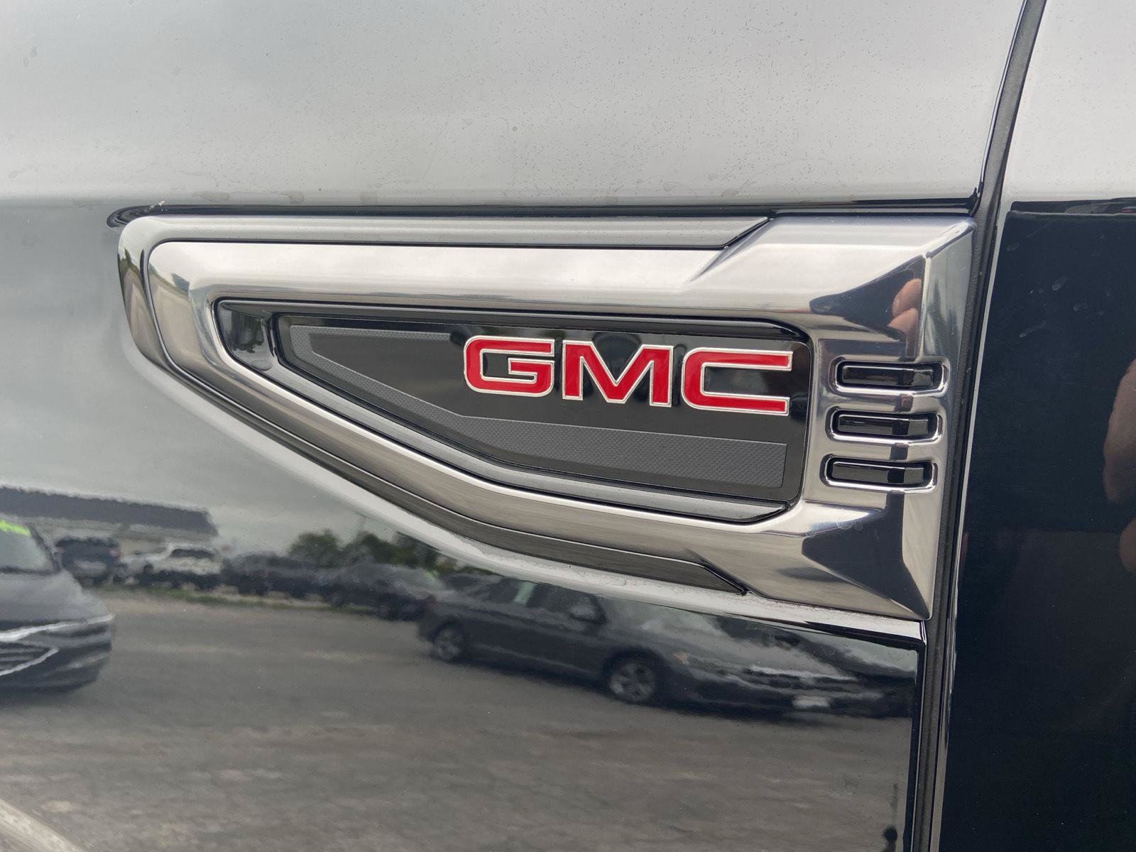 Used 2026 GMC Yukon AT4 w/ LPO, Floor Liner Package AWD/4WD image 12
