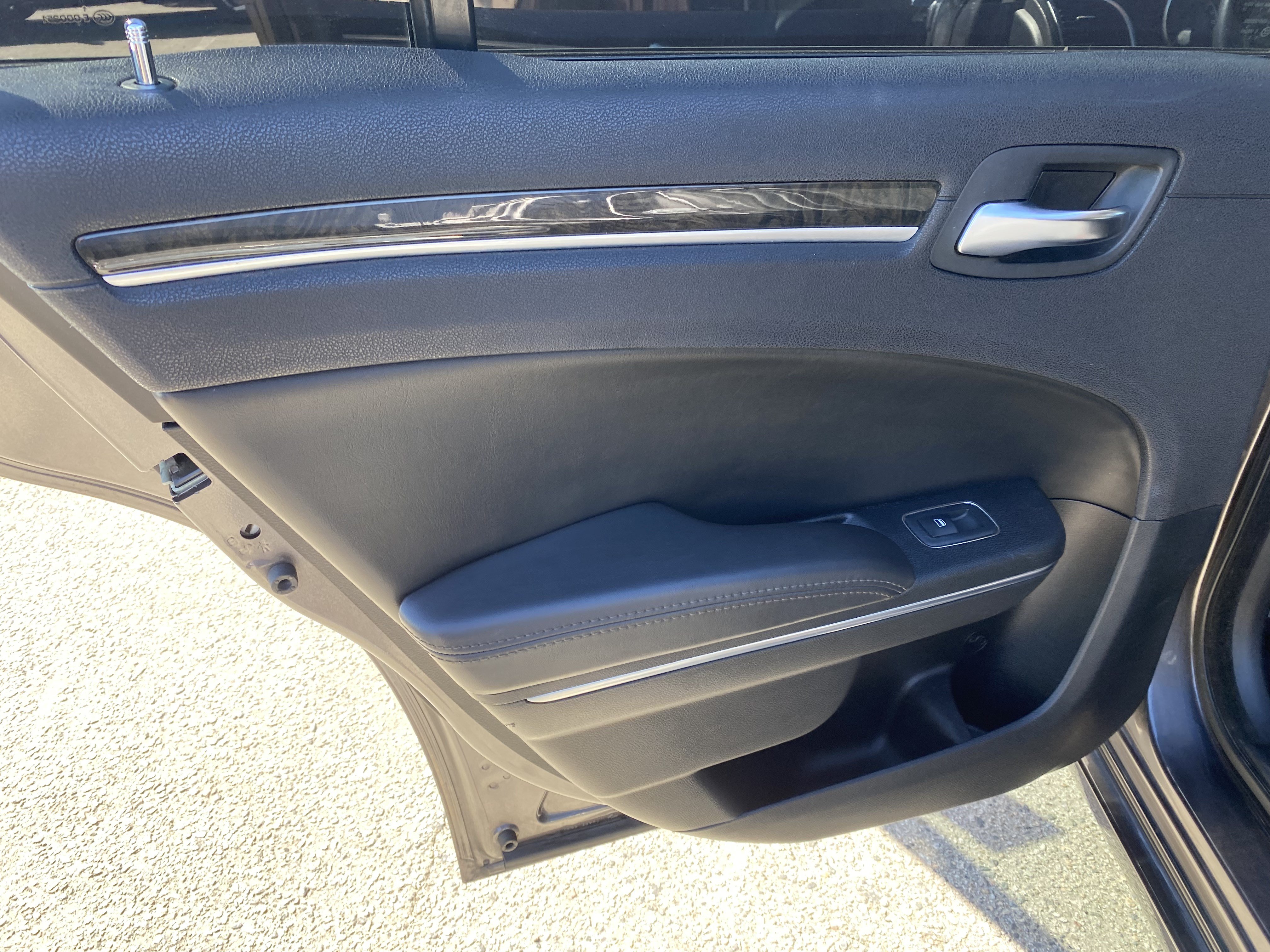 Used 2017 Chrysler 300 C RWD image 15