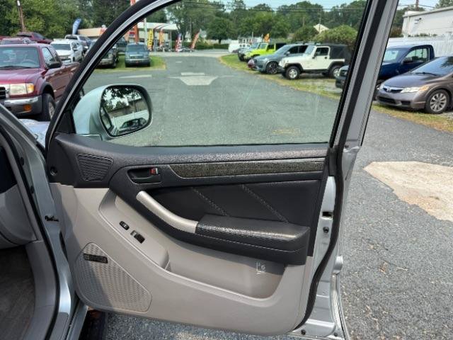 Used 2005 Toyota 4Runner Limited AWD/4WD image 9
