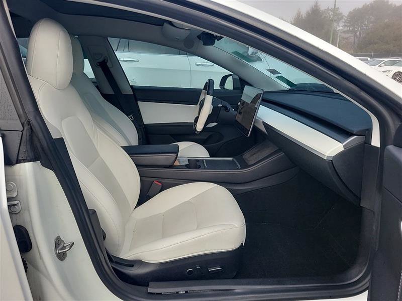 Used 2021 Tesla Model 3 Standard Range Plus image 3