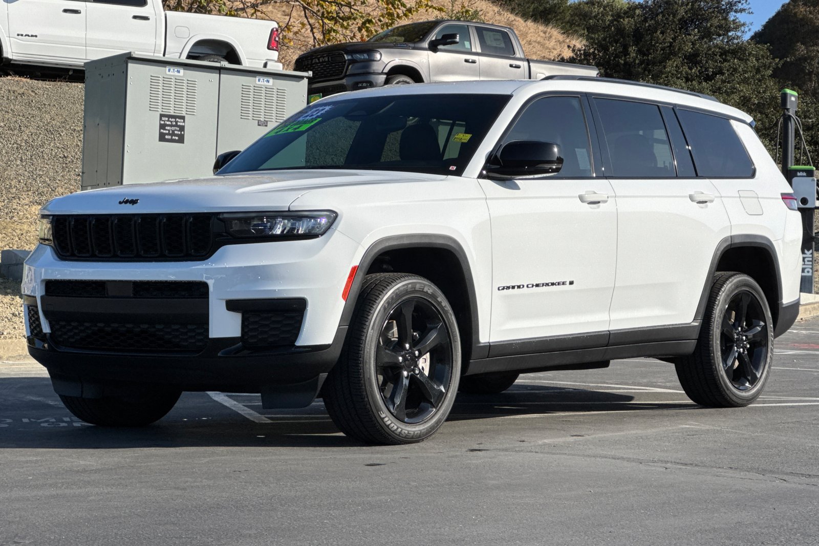 Used 2023 Jeep Grand Cherokee L Laredo AWD/4WD image 9