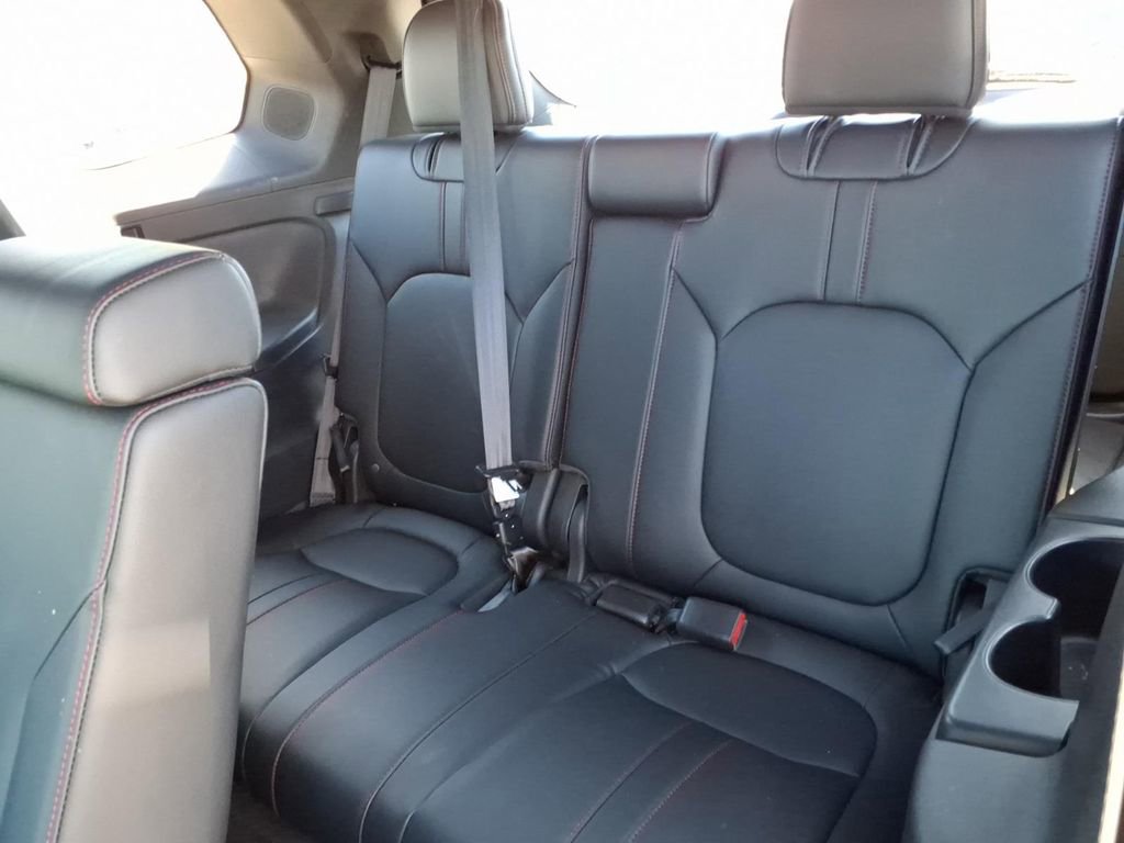Used 2025 Honda Pilot Black Edition image 7