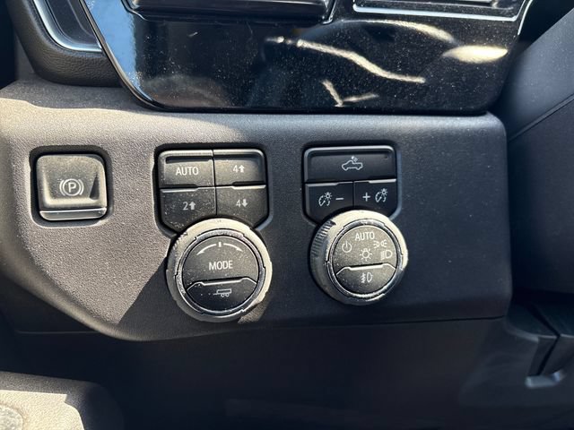 Used 2025 Chevrolet Silverado 1500 LT Trail Boss w/ Dark Appearance Package AWD/4WD image 32