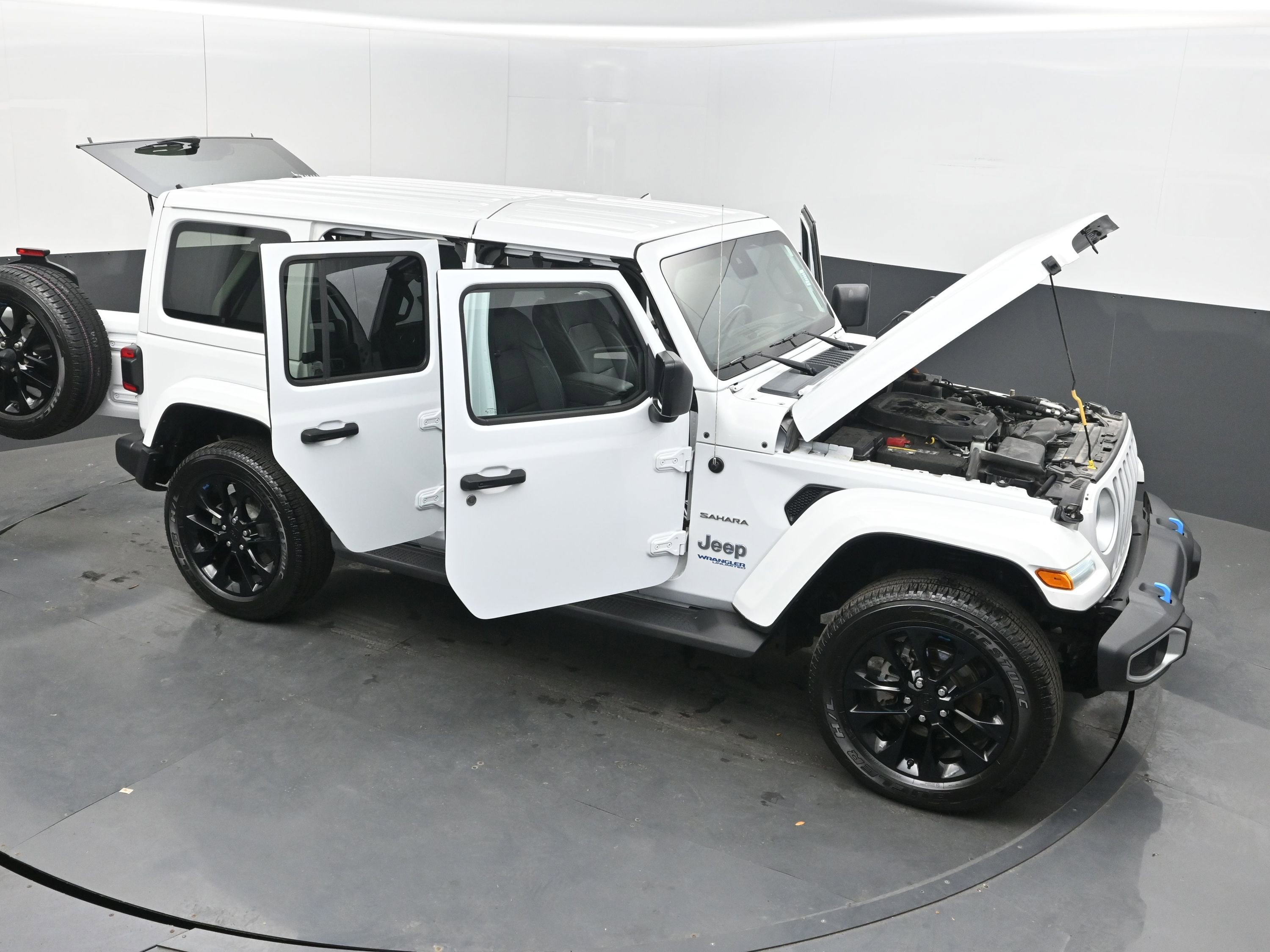 Used 2022 Jeep Wrangler Unlimited Sahara w/ Cold Weather Group AWD/4WD image 41